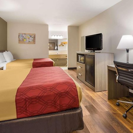 Econo Lodge Хендерсънвил Екстериор снимка
