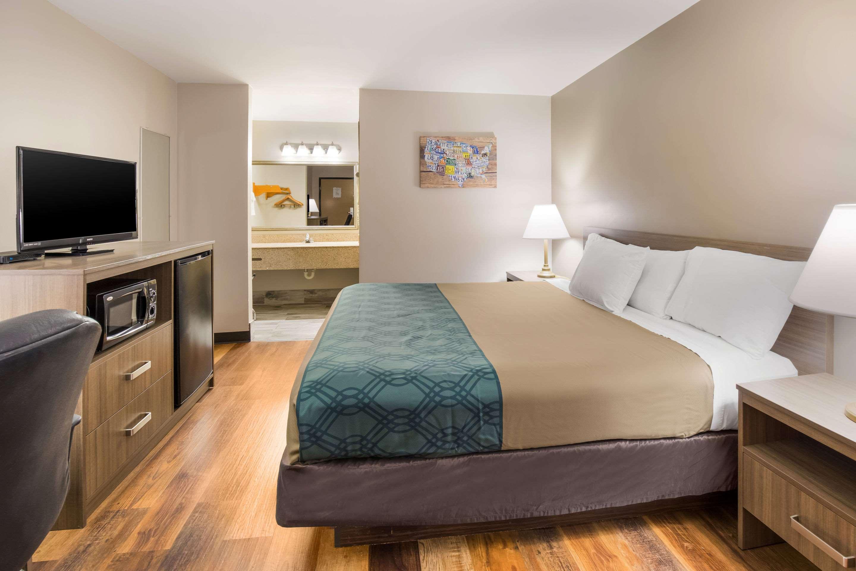 Econo Lodge Хендерсънвил Екстериор снимка