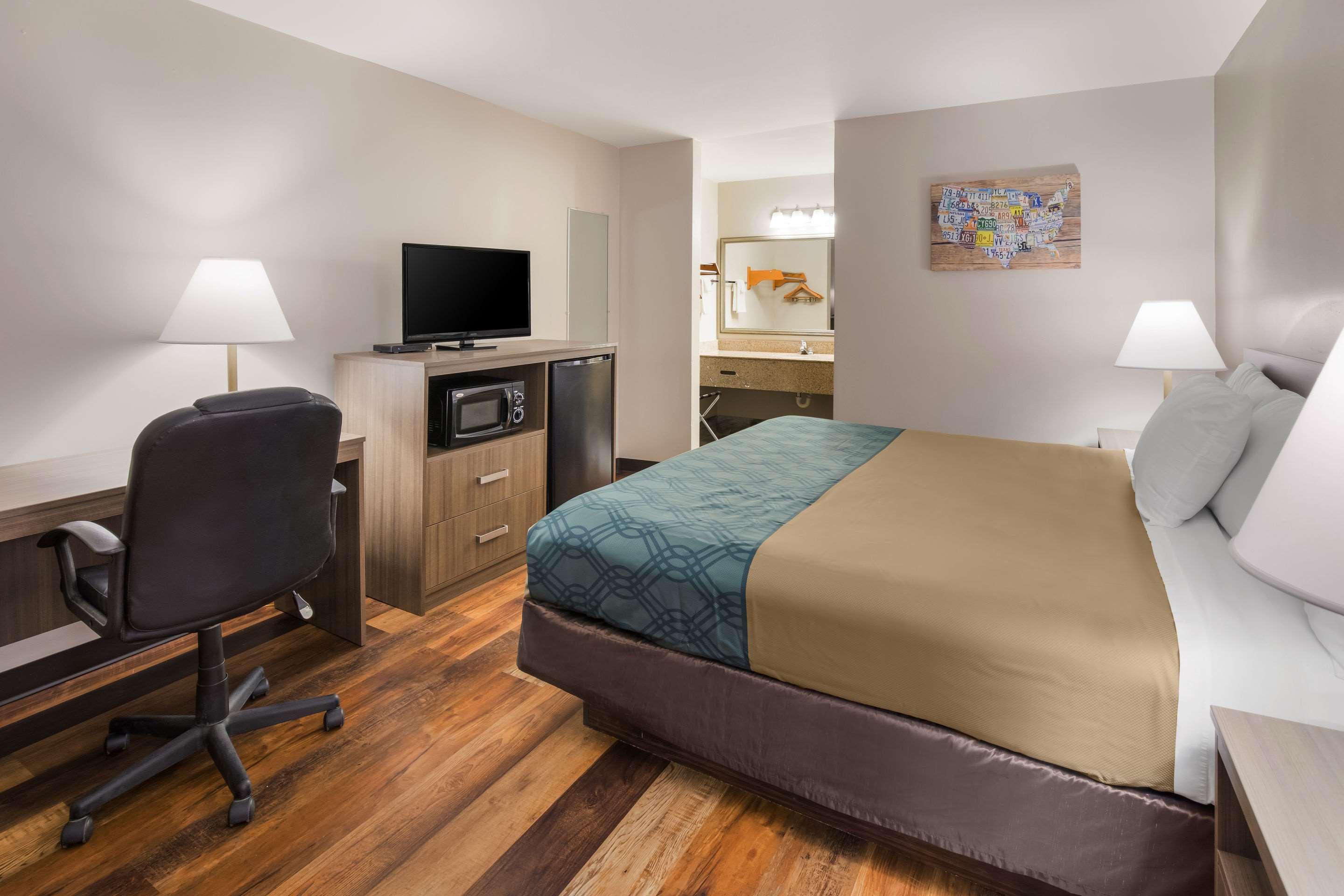 Econo Lodge Хендерсънвил Екстериор снимка