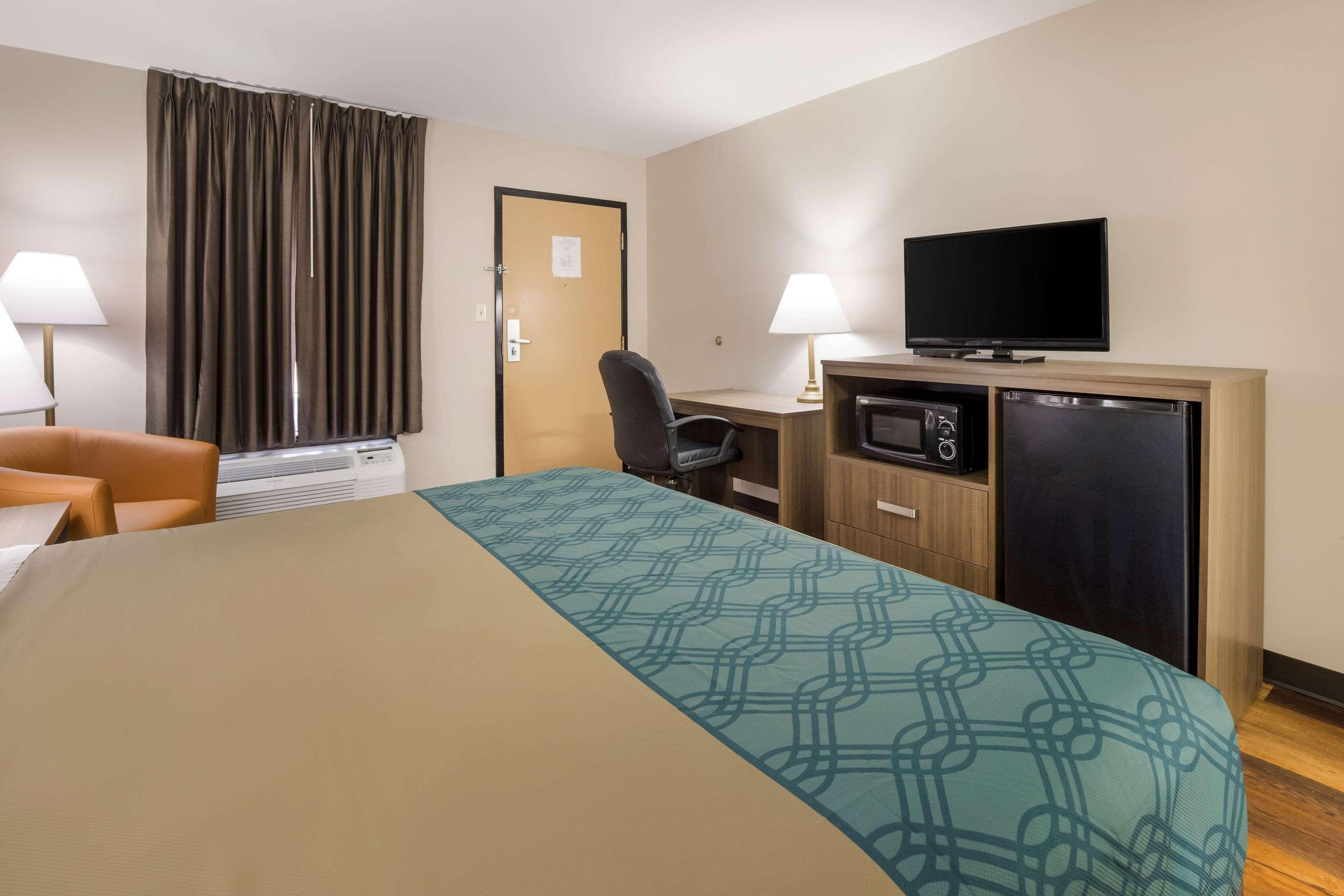 Econo Lodge Хендерсънвил Екстериор снимка