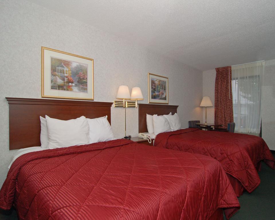 Econo Lodge Хендерсънвил Екстериор снимка