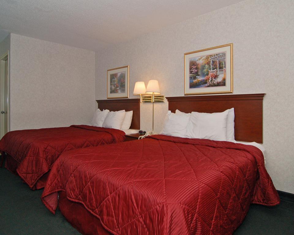Econo Lodge Хендерсънвил Екстериор снимка