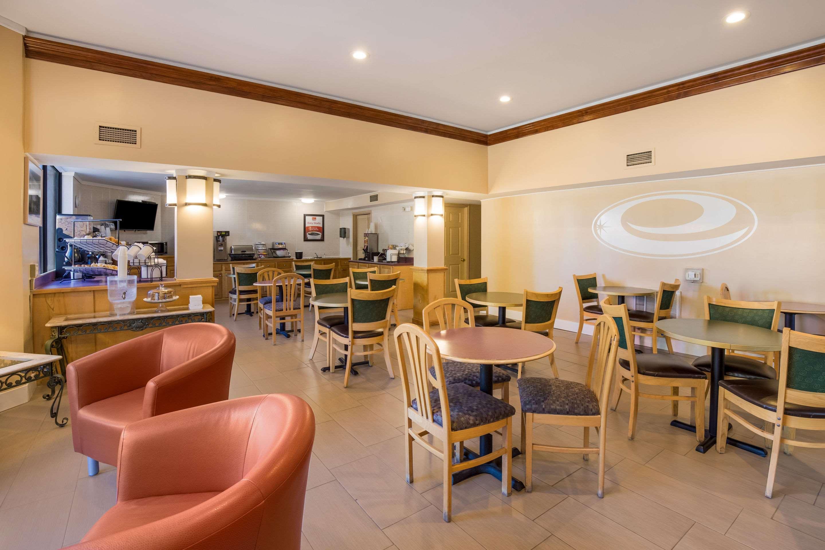 Econo Lodge Хендерсънвил Екстериор снимка