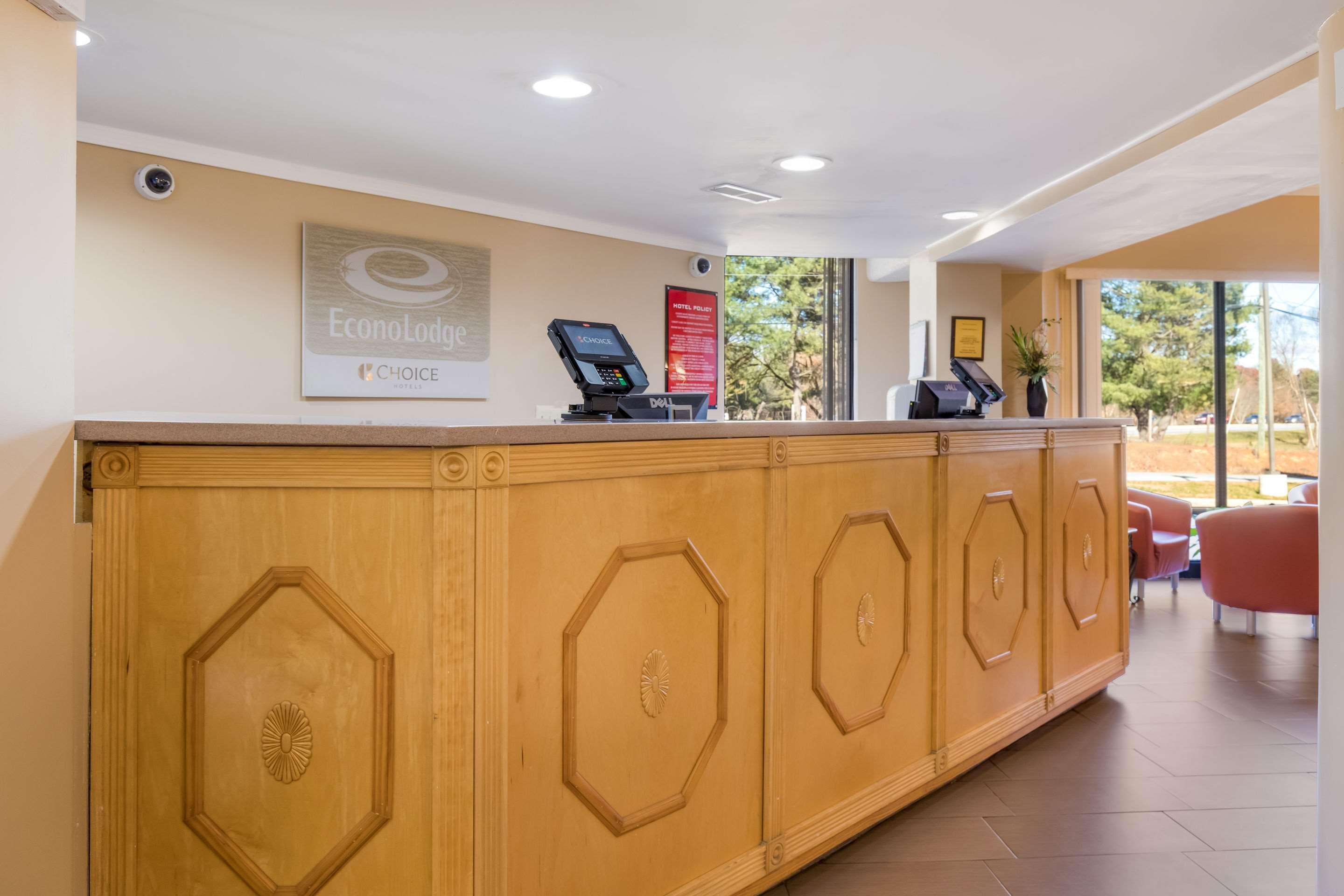 Econo Lodge Хендерсънвил Екстериор снимка