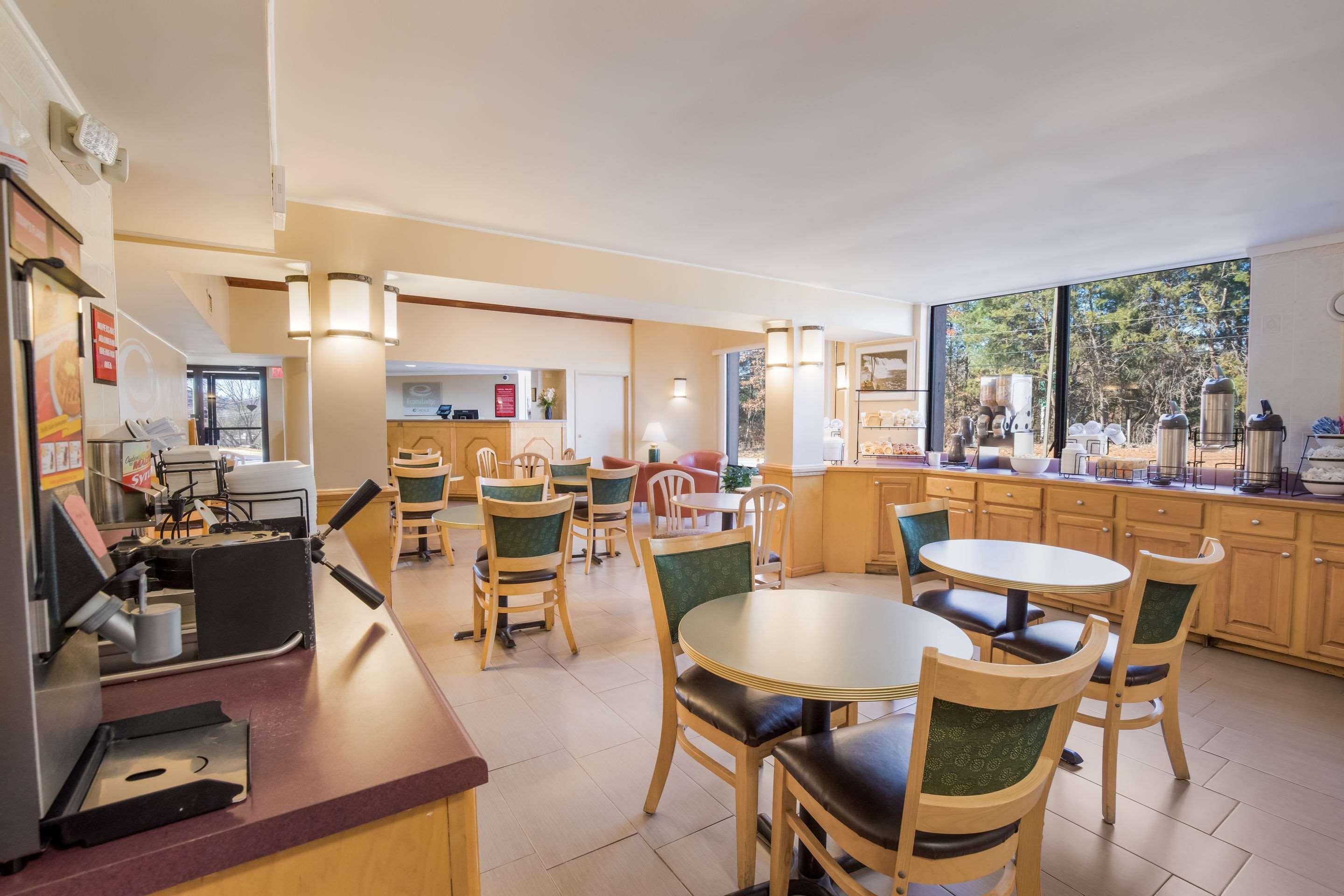 Econo Lodge Хендерсънвил Екстериор снимка