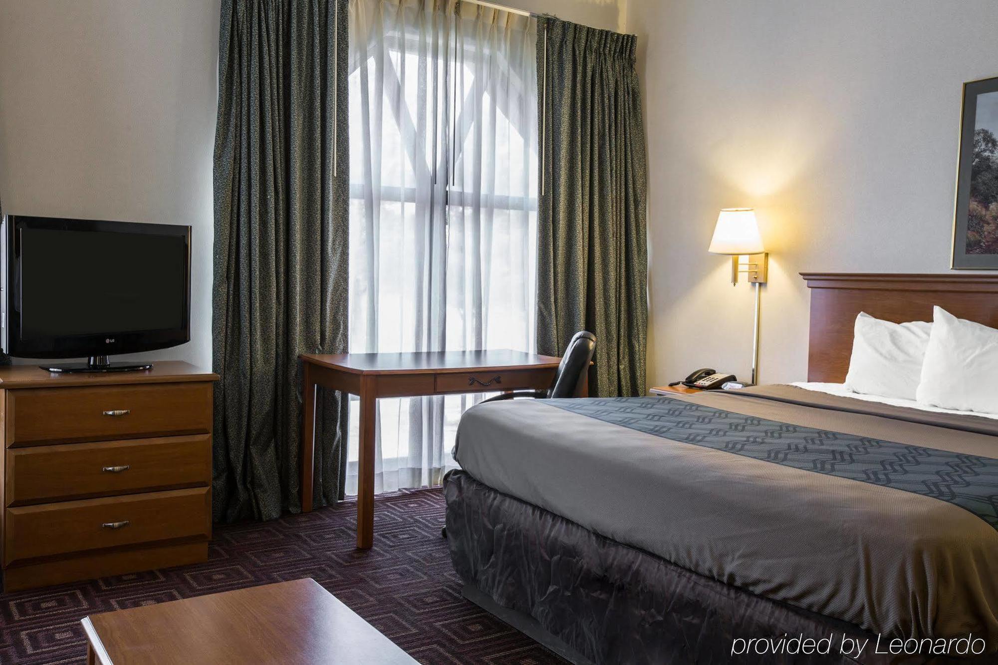 Econo Lodge Хендерсънвил Екстериор снимка